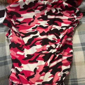 Pink camouflage outfit size extra large
